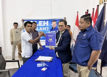 Salah Satu Pendiri Partai NasDem Sultra Jurni Resmi Kembalikan Formulir Pendaftaran Bacagub