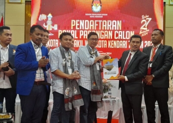 Didampingi Empat Parpol dan Ribuan Pendukung, Pasangan Rasak-Afdhal Resmi Daftar ke KPU