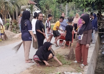 Jaga Kebersihan Lingkungan, Kelurahan Benua Nirae Aktif Lakukan Kerja Bakti