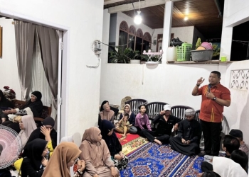 Giona-Subhan Disambut Hangat Puluhan Mak-Mak di Kelurahan Sanua