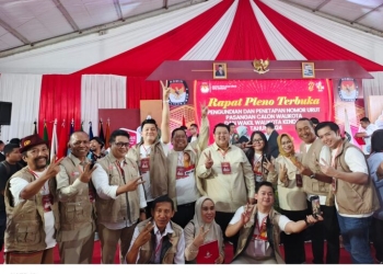 Dua Selebriti Papan Atas Turut Dampingi Pasangan Yudhi-Nirna Saat Proses Pencabutan Nomor Urut di KPU Kendari