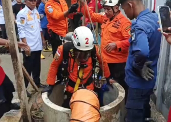 Tim Basarnas Kendari Evakuasi Pria yang Terjebak Hingga Tewas Dalam Sumur