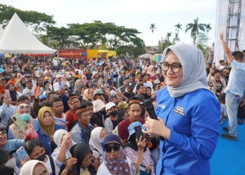 Puluhan Ribu Warga Kendari Ramaikan “Festival Kendari Berkelas” Giona-Subhan