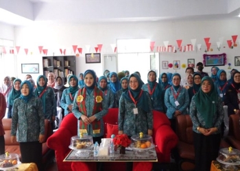 Dipimpin Langsung Oleh Shintya Putri Anawula Sudirman, Tim Penilai Lomba 10 Program Pokok PKK Tingkat Kota Kendari Sambangi Kelurahan Wundumbatu