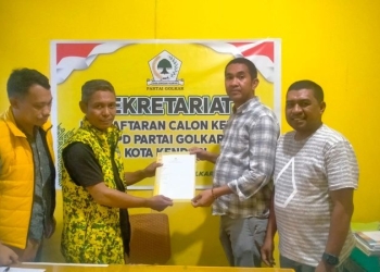 LM Inarto Ambil Formulir Pendaftaran Calon Ketua Golkar Kota Kendari