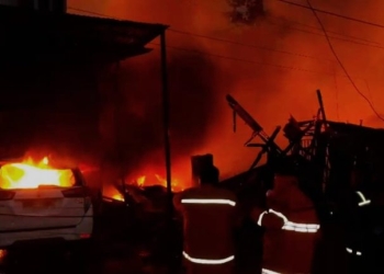Kebakaran Hanguskan Belasan Kios dan Rumah di Kelurahan Anduonohu