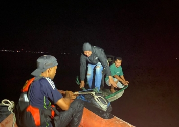 Tim Sar Berhasil Evakuasi 8 Penumpang Kapal yang Terombang Ambing di Perairan Lagasa Muna