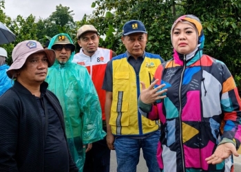 Ketua DPD PKS Bersama Wali Kota Kendari Turun Langsung Bantu Korban Banjir