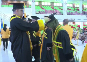 Kukuhkan 8 Guru Besar, Plt Rektor Sebut Bukti Nyata Komitmen UHO Perkuat Riset, Akademik dan Pengabdian Untuk Masyarakat